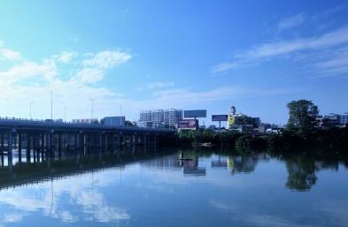 在臨港的機(jī)遇和挑戰(zhàn)中寧波國際物流怎樣發(fā)展呢？